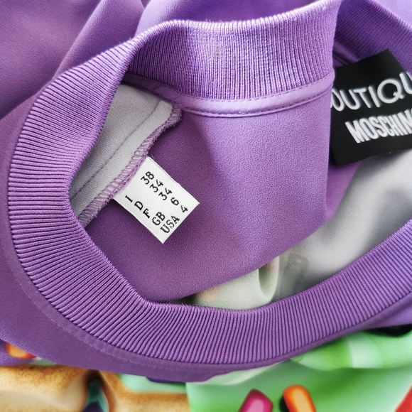 ❌SOLD❌ Moschino Sweatshirt - Picture 5 of 7